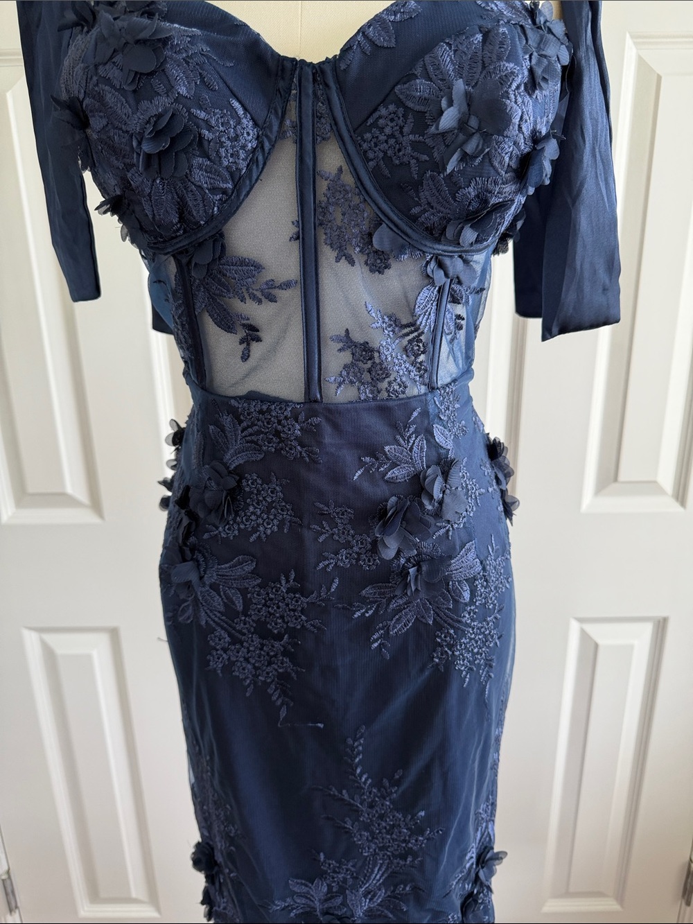 NWT Lulus Charisma Navy 3D Floral Bustier Tie Strap Wedding Guest Dress Size L - Picture 5 of 15